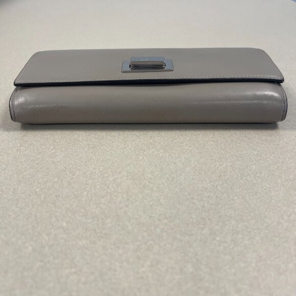 FENDI Peekaboo Leather Continental Wallet w/Turnlock - Greige - Preowned - Picture 14 of 15